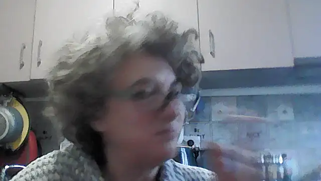 Snapshot of Sunnylarrah chatting on September 24, 2025, 5:03 am Sunnylarrah online show from September 24, 2025, 5:03 am