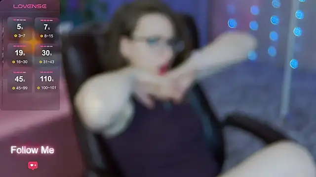 Snapshot of AngelaWhiti chatting on January 18, 2025, 6:10 pm AngelaWhiti online show from January 18, 2025, 6:10 pm