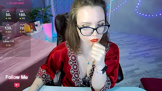 Snapshot of AngelaWhiti chatting on February 3, 2025, 6:49 pm AngelaWhiti online show from February 3, 2025, 6:49 pm