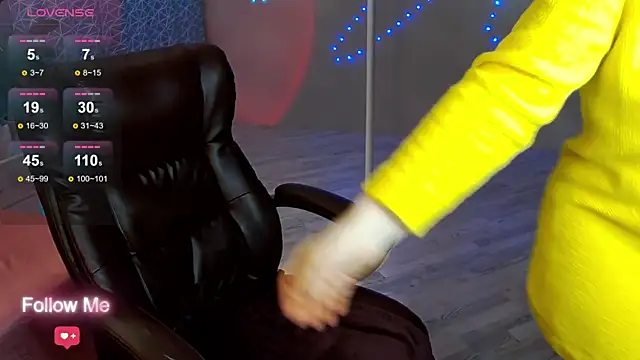 Snapshot of AngelaWhiti chatting on January 30, 2025, 4:24 pm AngelaWhiti online show from January 30, 2025, 4:24 pm