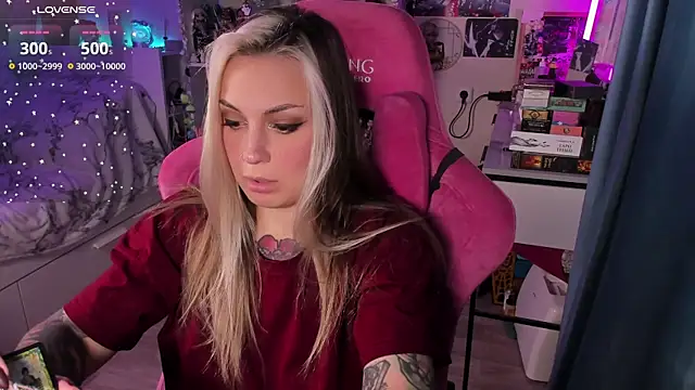 Snapshot of ChloeKohaku chatting on November 22, 2025, 8:57 am ChloeKohaku online show from November 22, 2025, 8:57 am