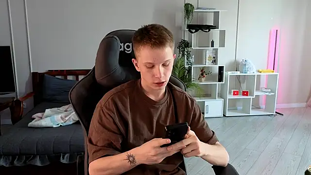 arlekincrop online show from September 26, 2025, 5:25 am