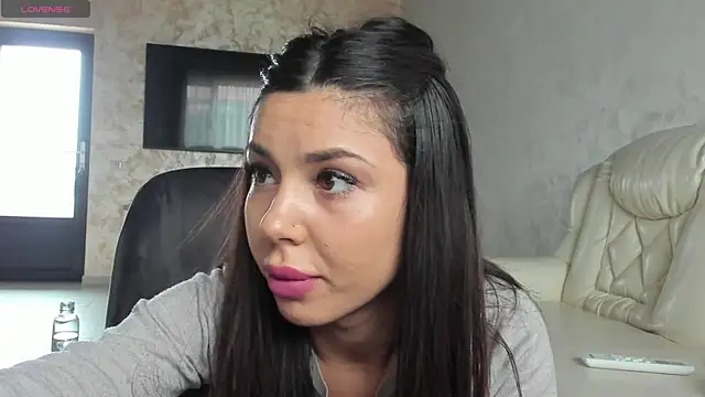 Snapshot of AmiraRosse chatting on January 24, 2025, 8:55 am AmiraRosse online show from January 24, 2025, 8:55 am