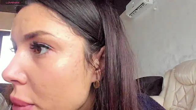 Snapshot of AmiraRosse chatting on January 23, 2025, 8:46 am AmiraRosse online show from January 23, 2025, 8:46 am