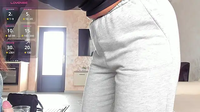 Snapshot of AmiraRosse chatting on March 16, 2025, 8:43 am AmiraRosse online show from March 16, 2025, 8:43 am