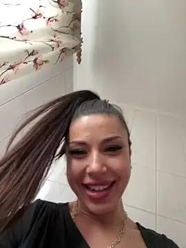 Snapshot of AmiraRosse chatting on February 2, 2025, 9:07 am AmiraRosse online show from February 2, 2025, 9:07 am