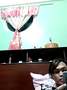 QueenSoreal online show from November 17, 2025, 11:36 am