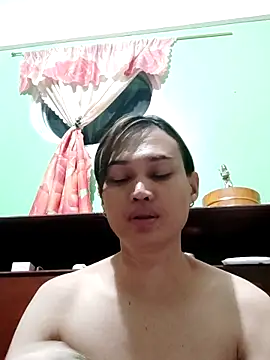 QueenSoreal online show from November 15, 2025, 3:38 pm