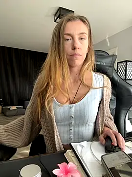 Heidi Harper online show from September 25, 2025, 9:48 am