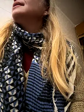 Susanel online show from November 30, 2025, 3:35 pm