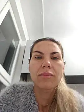 Snapshot of FeliciaKrige chatting on January 7, 2026, 9:42 pm FeliciaKrige online show from January 7, 2026, 9:42 pm