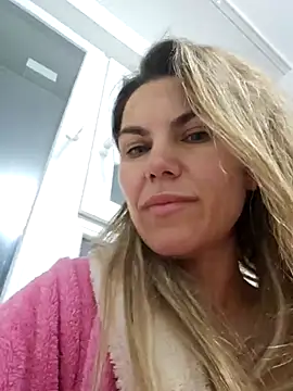 Snapshot of FeliciaKrige chatting on January 5, 2026, 8:45 pm FeliciaKrige online show from January 5, 2026, 8:45 pm