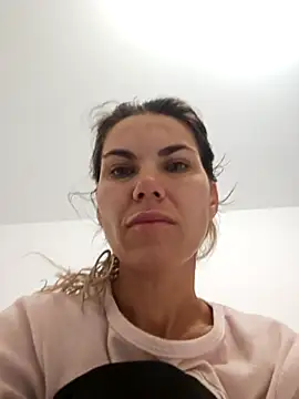 Snapshot of FeliciaKrige chatting on December 19, 2025, 9:39 pm FeliciaKrige online show from December 19, 2025, 9:39 pm