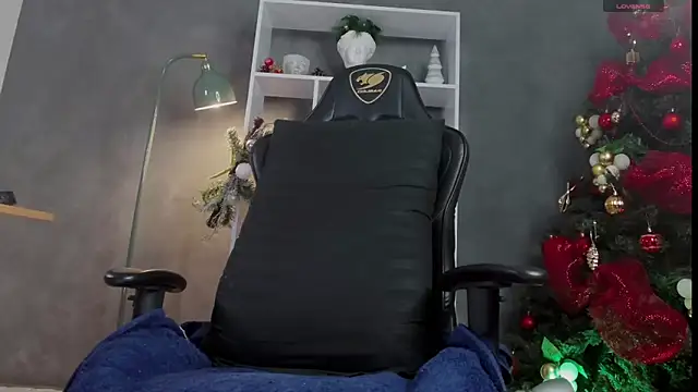 Snapshot of alessandro_duty chatting on December 5, 2025, 12:32 am alessandro duty online show from December 5, 2025, 12:32 am