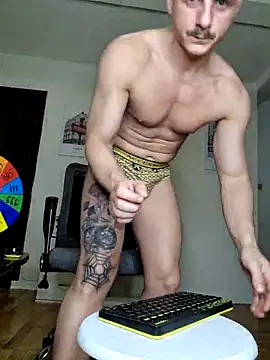 MasterLeo4you online show from June 10, 2026, 9:49 pm