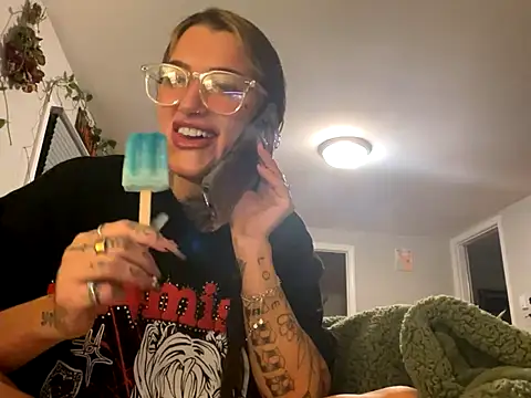 lexymarie online show from October 27, 2025, 1:39 am