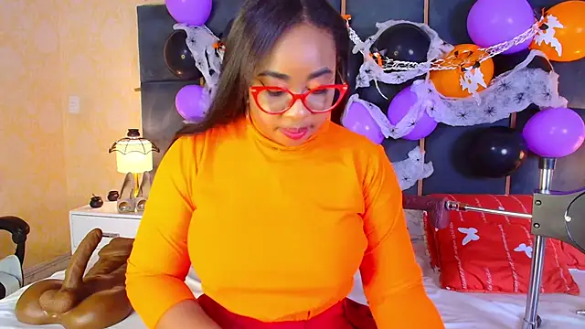 CaseyMoon online show from October 27, 2025, 12:50 pm