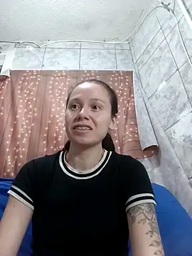 Snapshot of Venusluxodomme chatting on May 8, 2026, 1:42 am Venusluxodomme online show from May 8, 2026, 1:42 am