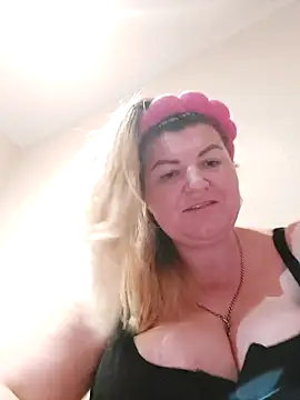 Snapshot of VeronikaBless chatting on September 15, 2025, 12:33 am VeronikaBless online show from September 15, 2025, 12:33 am