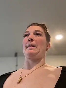 Snapshot of PussiesnCream_ chatting on March 22, 2025, 6:25 pm PussiesnCream online show from March 22, 2025, 6:25 pm