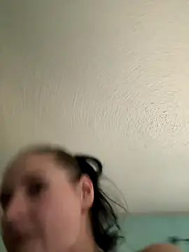 Snapshot of lolabunny9 chatting on September 24, 2025, 3:18 pm lolabunny9 online show from September 24, 2025, 3:18 pm