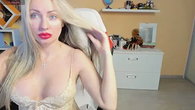 Veola new online show from March 19, 2025, 3:20 am