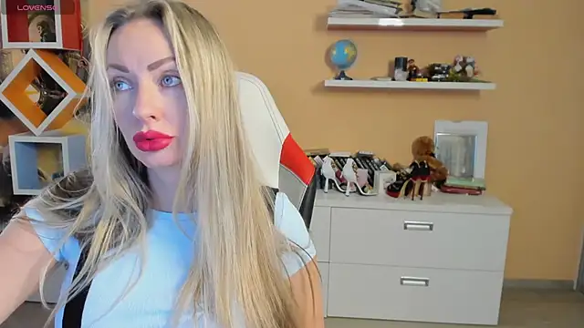 Veola new online show from March 11, 2025, 3:25 am