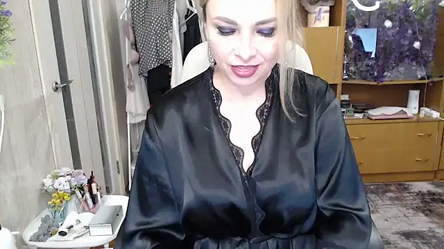 Mika Passion online show from October 17, 2025, 7:33 am