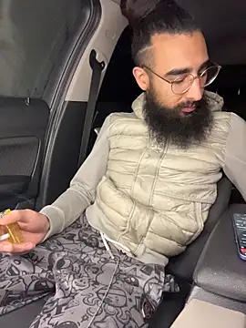 Snapshot of Av0caT chatting on December 17, 2025, 12:37 am Av0caT online show from December 17, 2025, 12:37 am