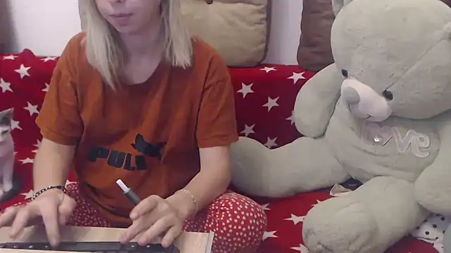 Snapshot of Aliss_Hottie chatting on September 19, 2025, 4:05 am Aliss Hottie online show from September 19, 2025, 4:05 am