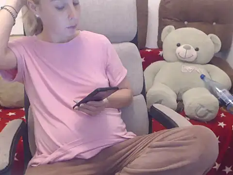 Snapshot of Aliss_Hottie chatting on October 9, 2025, 8:48 am Aliss Hottie online show from October 9, 2025, 8:48 am