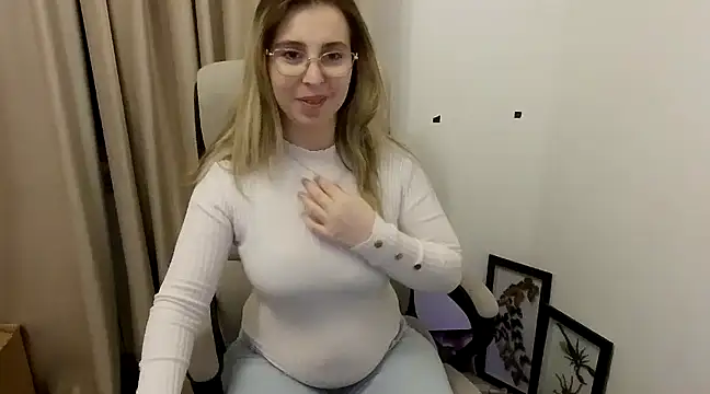 Snapshot of Aliss_Hottie chatting on March 6, 2025, 10:26 pm Aliss Hottie online show from March 6, 2025, 10:26 pm