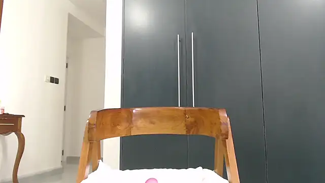 katt008 online show from April 17, 2026, 4:04 am