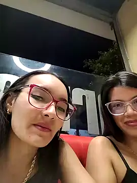 LinzyBaner online show from October 18, 2025, 12:12 am