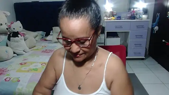 pervert mommy  online show from April 19, 2026, 10:27 am