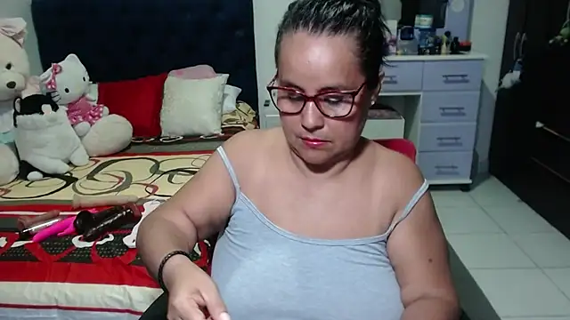 pervert mommy  online show from November 18, 2025, 9:56 am