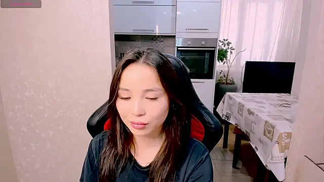 AyaMoon online show from October 29, 2025, 4:44 am