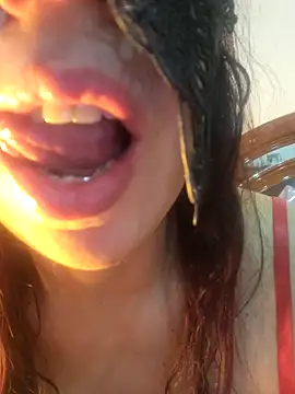 LAURAFOCOSA online show from March 31, 2026, 10:01 pm