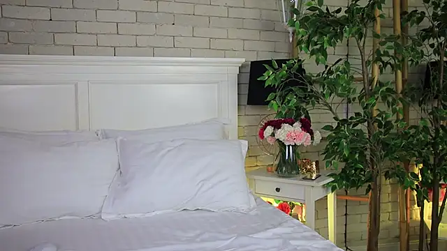 Snapshot of EmillyBronte chatting on November 3, 2025, 8:12 pm EmillyBronte online show from November 3, 2025, 8:12 pm