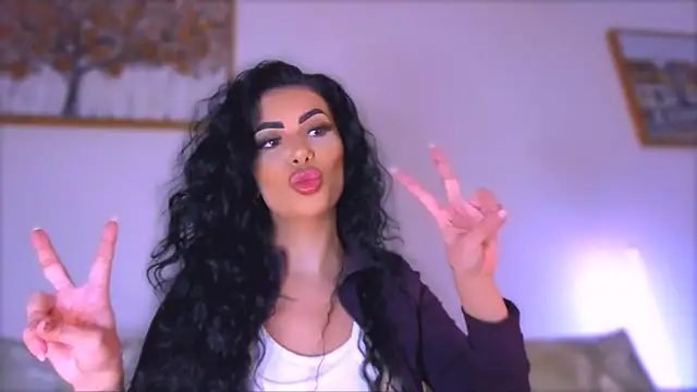 Snapshot of MoonaMuslim chatting on March 4, 2026, 6:15 pm MoonaMuslim online show from March 4, 2026, 6:15 pm