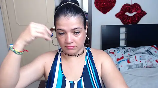 Snapshot of GlendaStarx chatting on February 11, 2026, 10:09 pm GlendaStarx online show from February 11, 2026, 10:09 pm