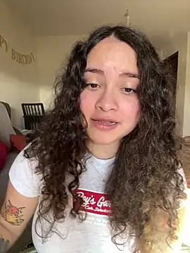 Snapshot of Sweet_sully__ chatting on February 19, 2025, 9:50 am Sweet sully online show from February 19, 2025, 9:50 am