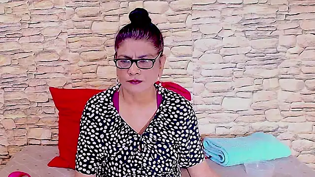 Snapshot of IndianAllure chatting on December 18, 2025, 5:34 am IndianAllure online show from December 18, 2025, 5:34 am