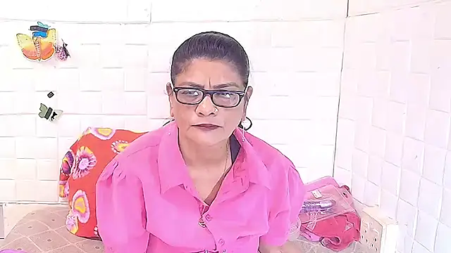 Snapshot of IndianAllure chatting on November 19, 2025, 6:02 am IndianAllure online show from November 19, 2025, 6:02 am