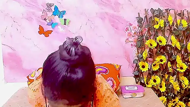 Snapshot of IndianAllure chatting on December 2, 2025, 5:42 am IndianAllure online show from December 2, 2025, 5:42 am