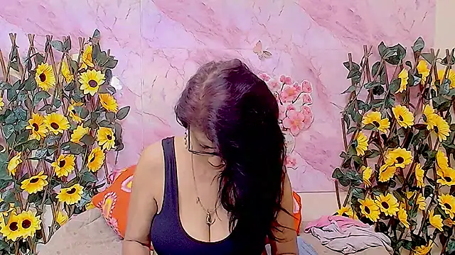 Snapshot of IndianAllure chatting on January 6, 2026, 6:06 am IndianAllure online show from January 6, 2026, 6:06 am