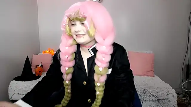 Estheri online show from October 27, 2025, 6:58 am