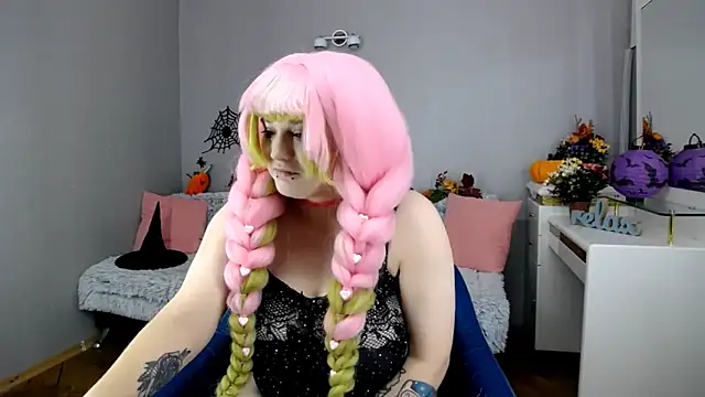 Estheri online show from October 29, 2025, 7:29 am