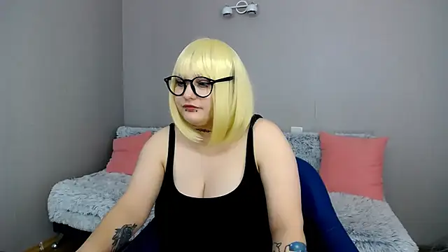 Estheri online show from March 14, 2025, 7:59 am