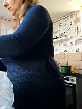 Snapshot of Elza01 chatting on March 20, 2025, 7:03 am Elza01 online show from March 20, 2025, 7:03 am